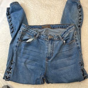 Rue21 High Rise Curvy Ankle Jegging Jeans with Laces Down Sides. EUC. Size 14.